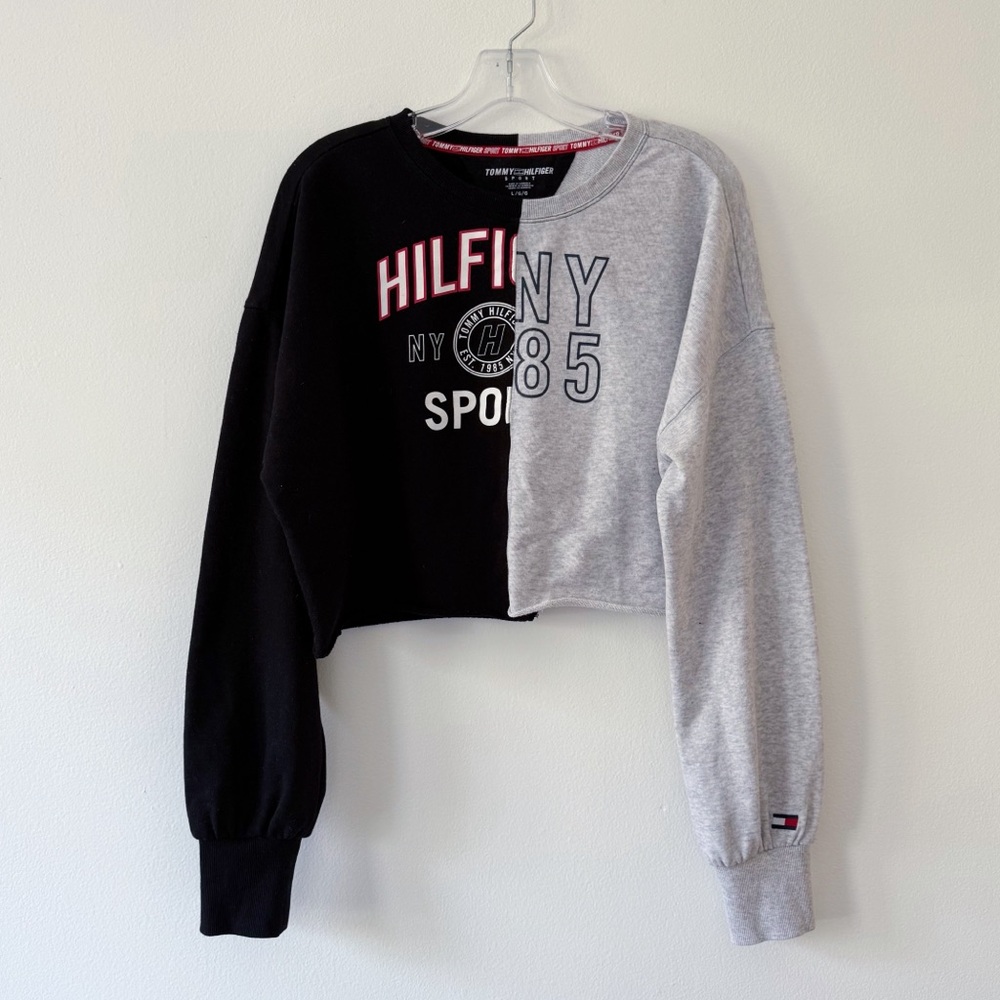 TOMMY HILFIGER Black/Heather Grey Split Graphic Cropped Sweatshirt